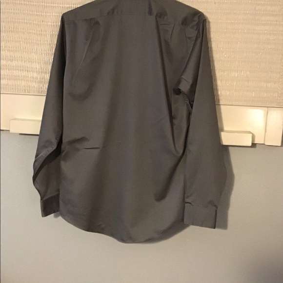 Arrow Men’s Sateen Dress Shirt - Picture 4 of 6